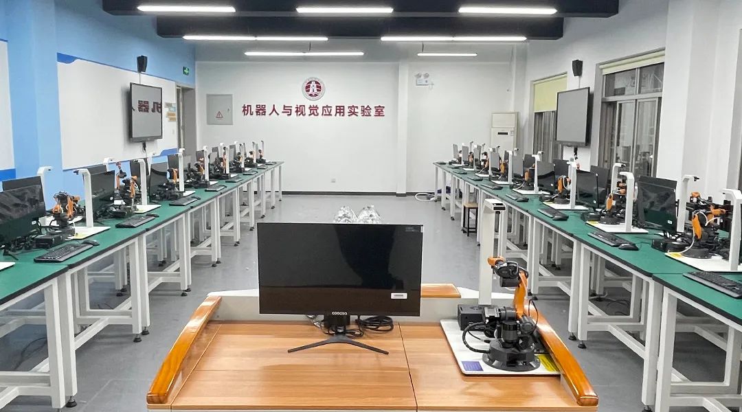 视觉与机器人应用实验室.jpg