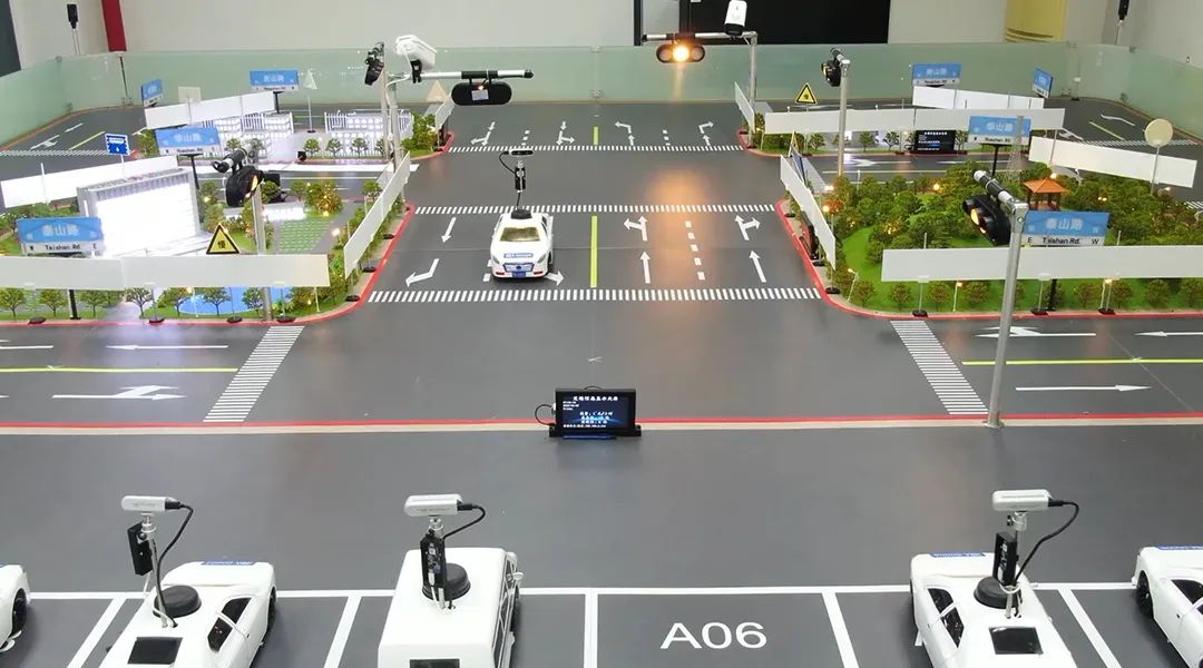 智能网联车实验室.jpg