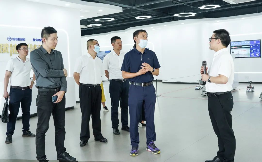 工信部科技司副司长任爱光一行考察母公司.jpg