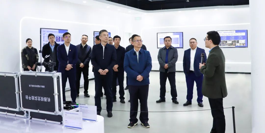 长沙市委常委、组织部部长罗缵吉带队考察公司.jpg